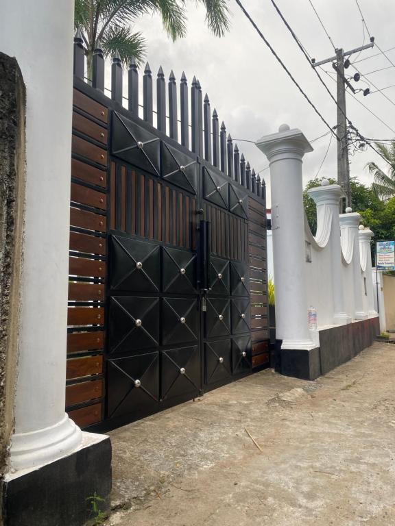 Sayakkara Walawwa by FNF, Galle