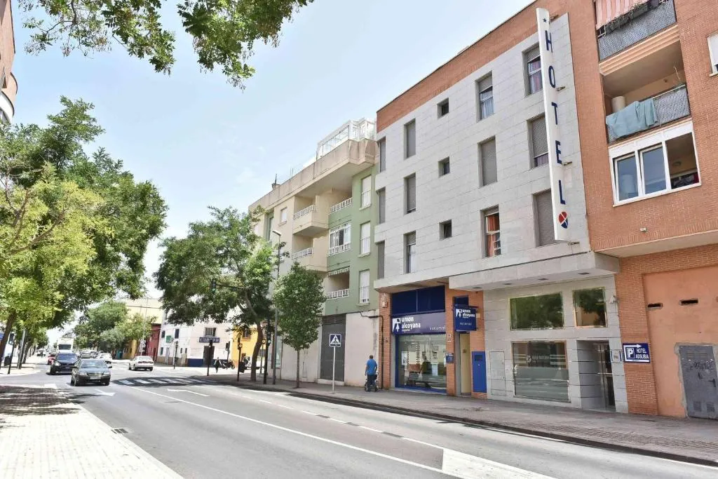 阿德索比亚酒店，位于德尼亚的酒店