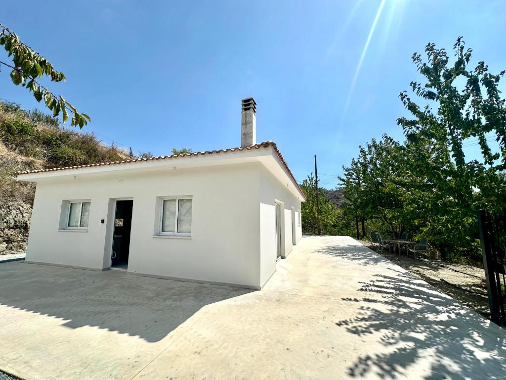 Home in the Hills, Lemesos