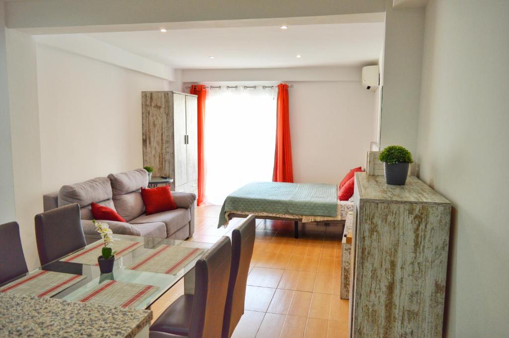 Sunny Studio in Nerja Center with Balcony close to Beach - 2