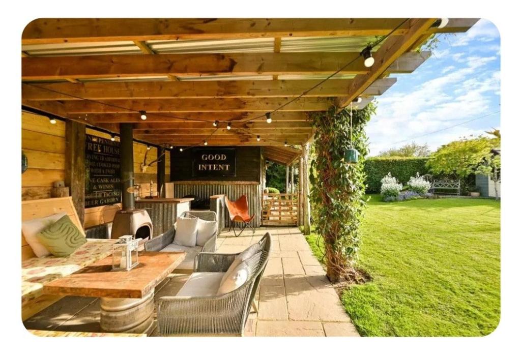 Little Nest, Mersham