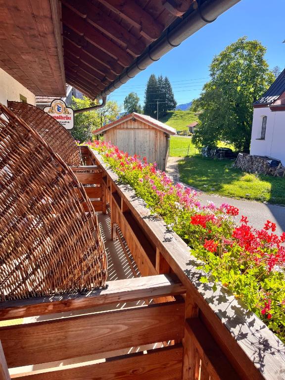 Goldiger Hirsch by Alpino STAY, Immenstadt im Allgäu