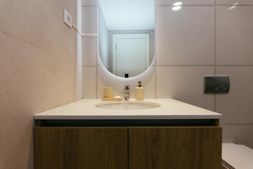 Beautiful One Bedroom With Free Breakfast and Parking - 2