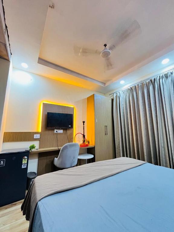 Week days, Greater Noida