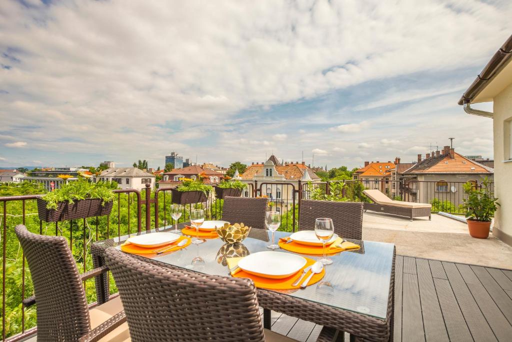 Terrace Apartments at City Park photo