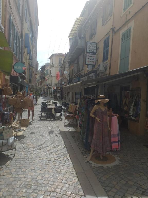 T2-3 plein centre de Bandol - 1