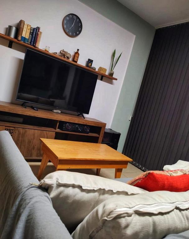 Cómodo Dpto Full Equipado a Minutos del Aeropuerto - 1