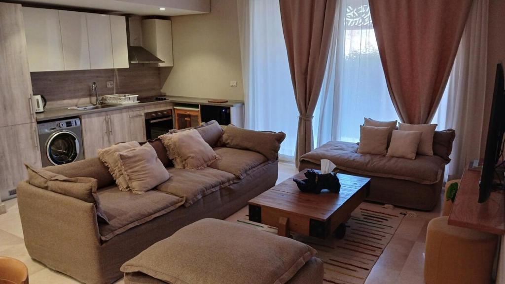 steps from the ocean paradise, Hurghada