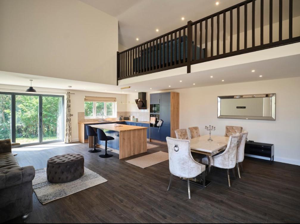 Whiskey Barns, Birch