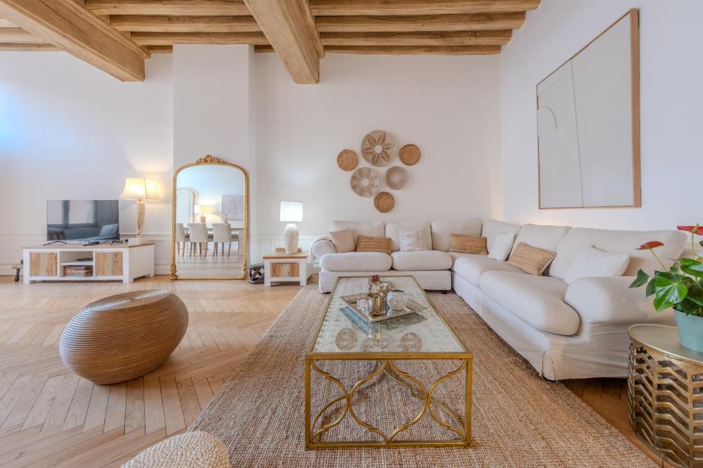 LA SALAMANDRE - Chambres d'hôtes - Hôtel particulier XVIème - Centre historique - Orléans, Orléans