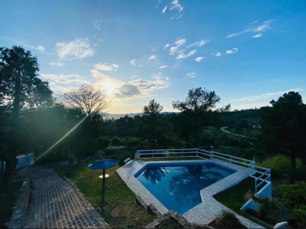 Casa con Piscina y Vista al Lago - 3