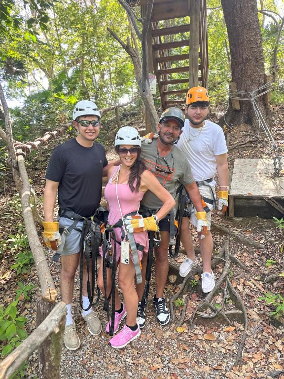 Tropical Adventure, Roatán