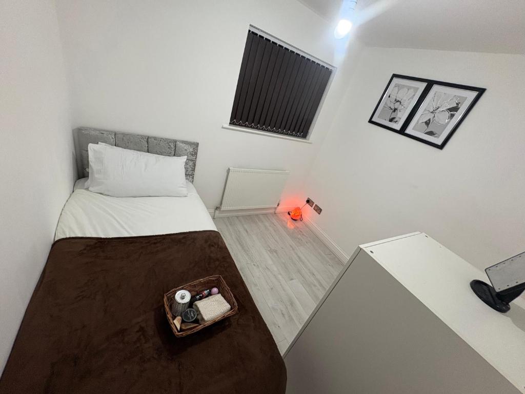 Single cosy room in family home-Wednesbury, Wednesbury