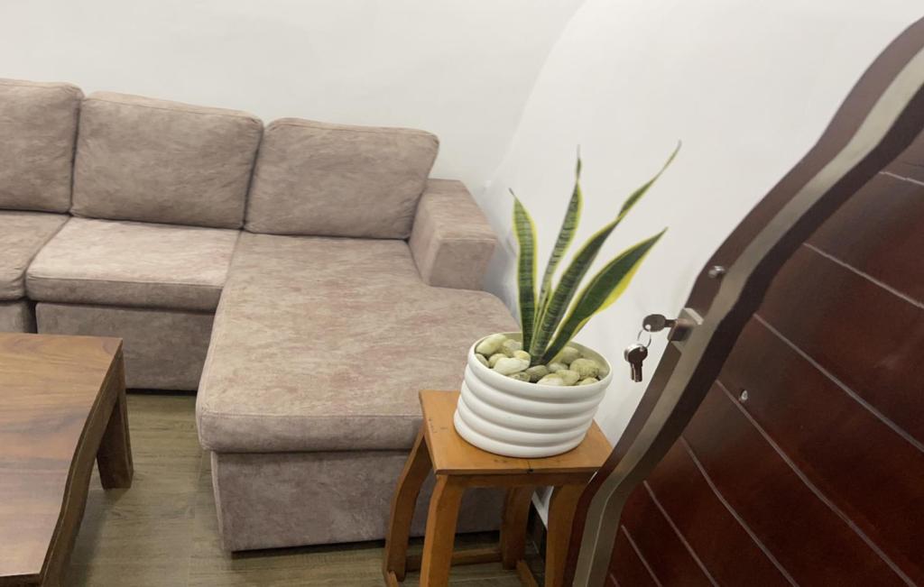 B plus, Mount Lavinia