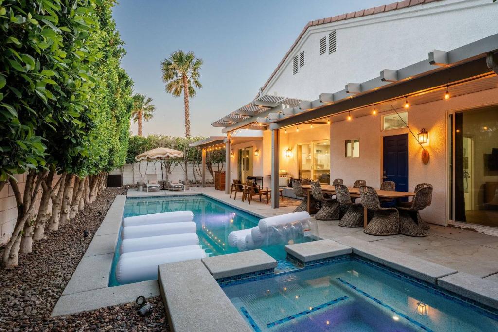 Desert Serenity: Pool, Sauna, Gym, Hot Tub, Bocce, Palm Springs