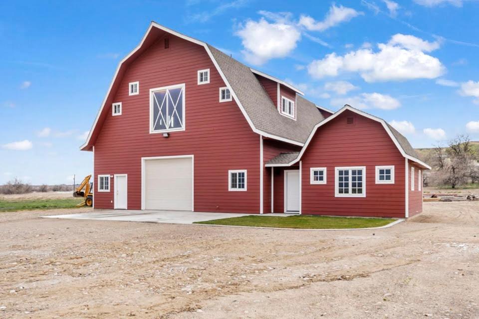 Red Barn, Fruitland