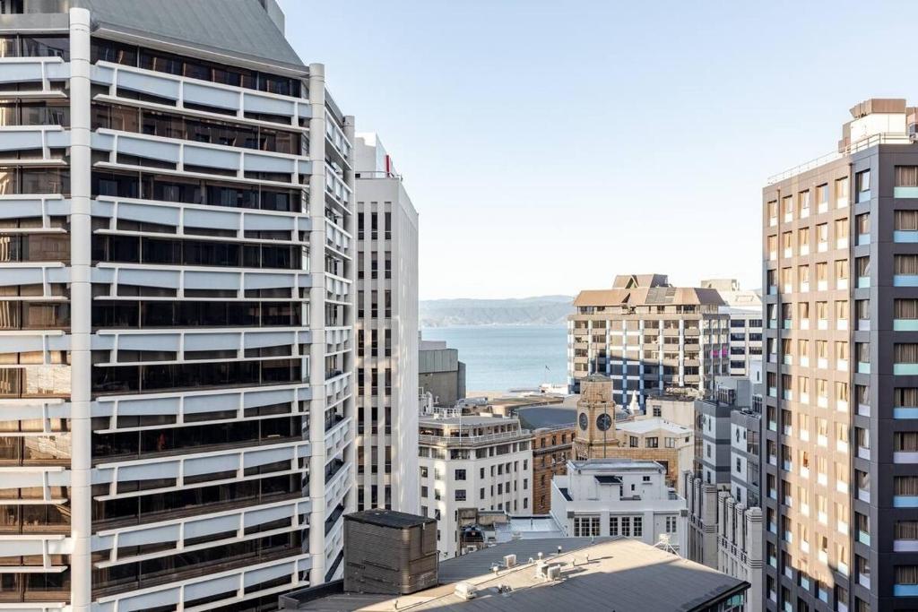 Hidden Hideaway With Harbour View - Prime location, Wellington