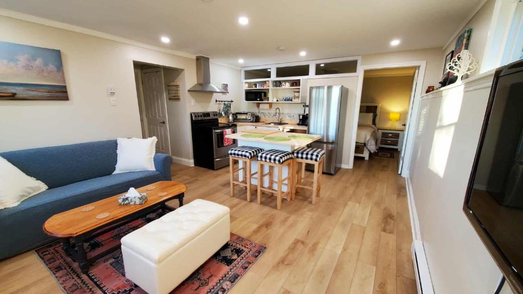 Ocean Surf, Eastern Passage