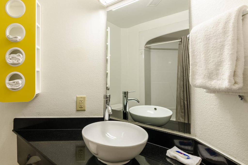 Motel 6-Bristol, VA photo