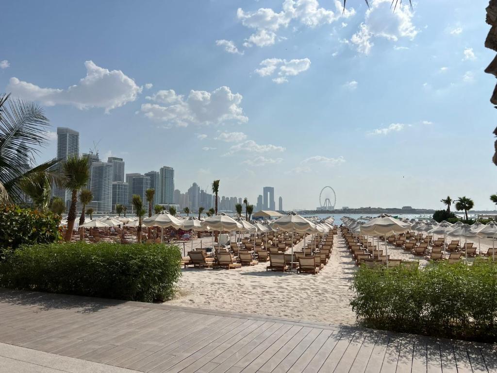 Lovely 1BR in Seven Palm, Dubaj