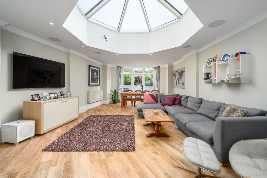 Elegant Flat with Garden in Edinburgh West End, Edinburgh