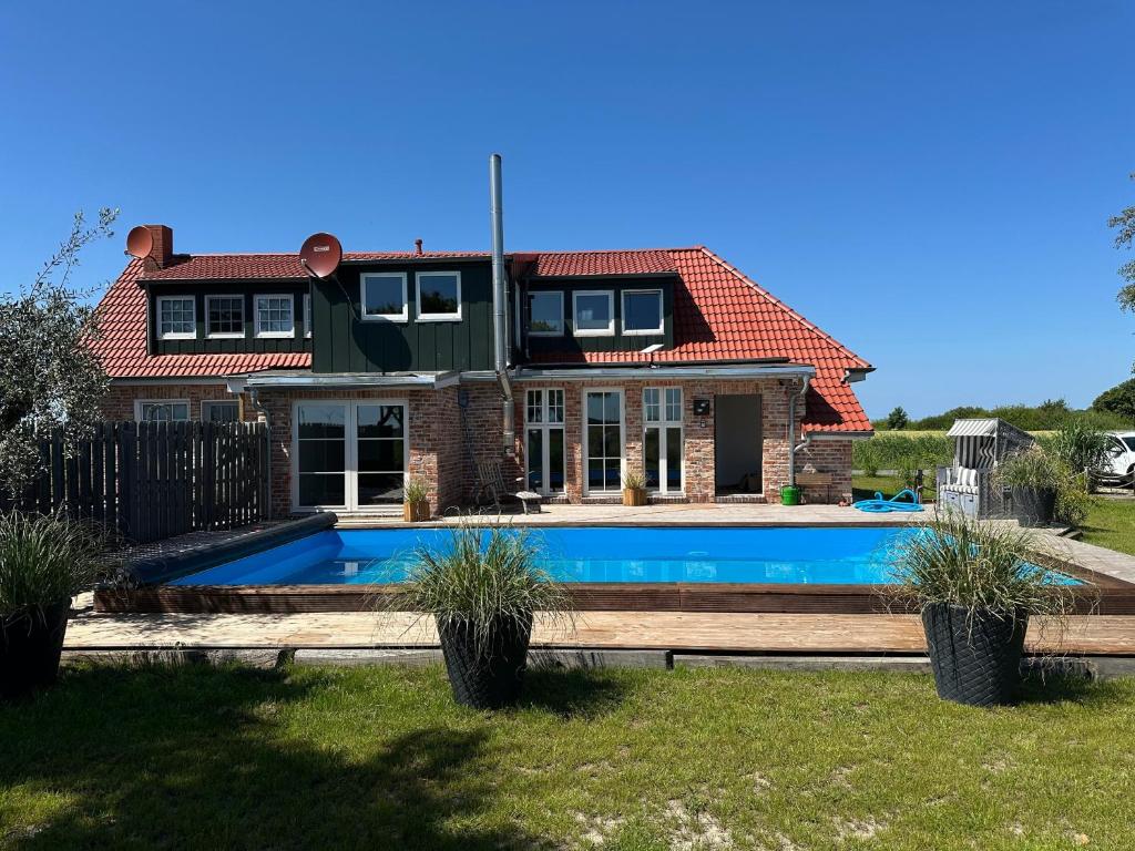Huus an`t Diek, Luxus in Deichnähe, Erdgeschosswohnung mit Pool, Nähe Norddeich, Ostermarsch