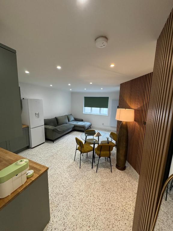 The Green Dream, Warlingham