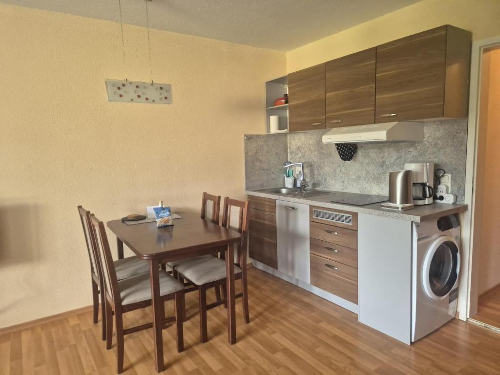 1-Zimmer-Apartment mit Balkon, kostenloser Schwimmbadnutzung und Blick ins Grüne - 2