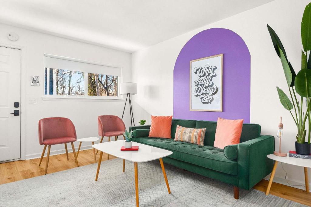 Music Row 2BR - 2 bath sleeps 12, Nashville