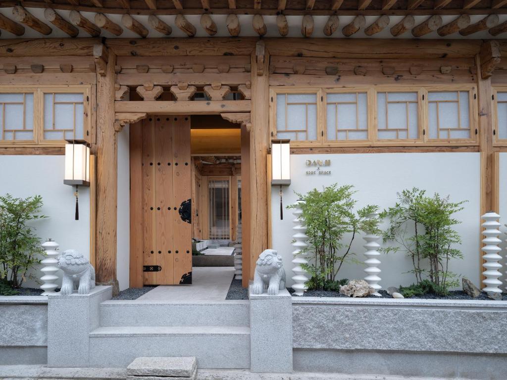 Luxury Hanok Stay Danji, Seoul