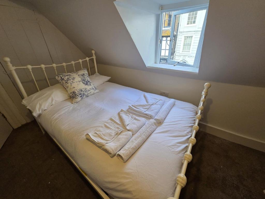 3-Bed Seaside Haven - Sleeps 7 & Pet Friendly, Broadstairs