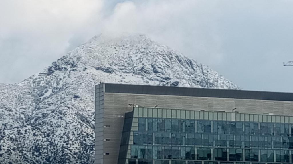 Habitación en excelente ubicación en las condes frente al parque araucano - 2