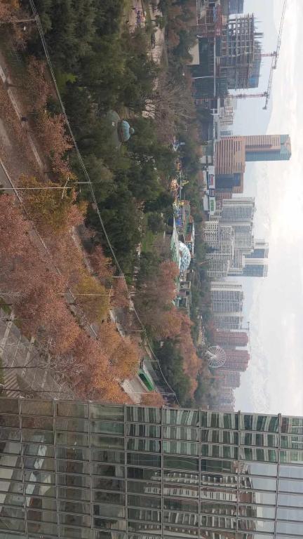 Excelente habitación y ubicación en las condes - 2