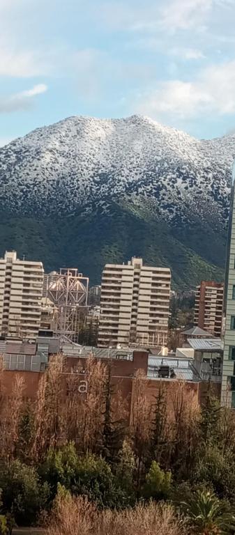 Excelente habitación y ubicación en las condes - 3