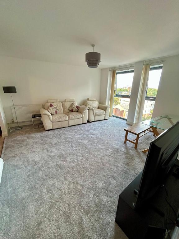 Spacious Croydon Flat, Thornton Heath