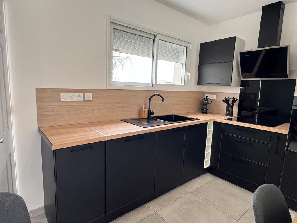 Belle villa neuve avec jardin et parking privé - 1