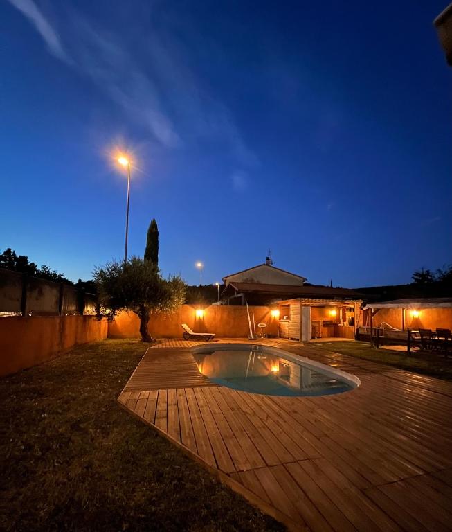 La maison de Claude avec terrasse et piscine - 1