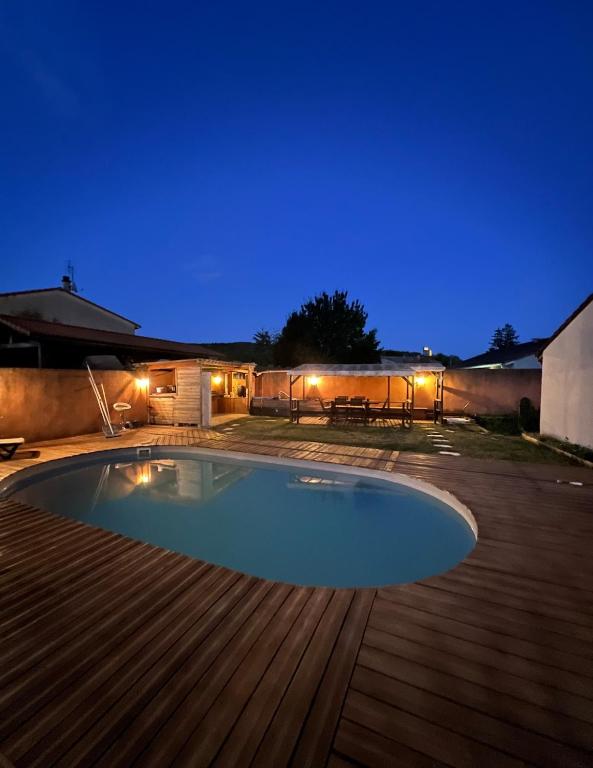 La maison de Claude avec terrasse et piscine - 3