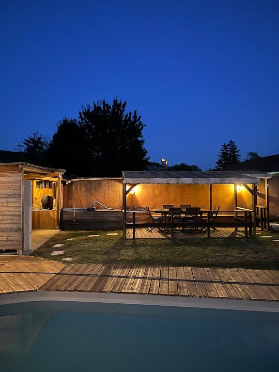 La maison de Claude avec terrasse et piscine - 4