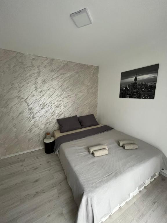 Golding Lux, Soko Banja