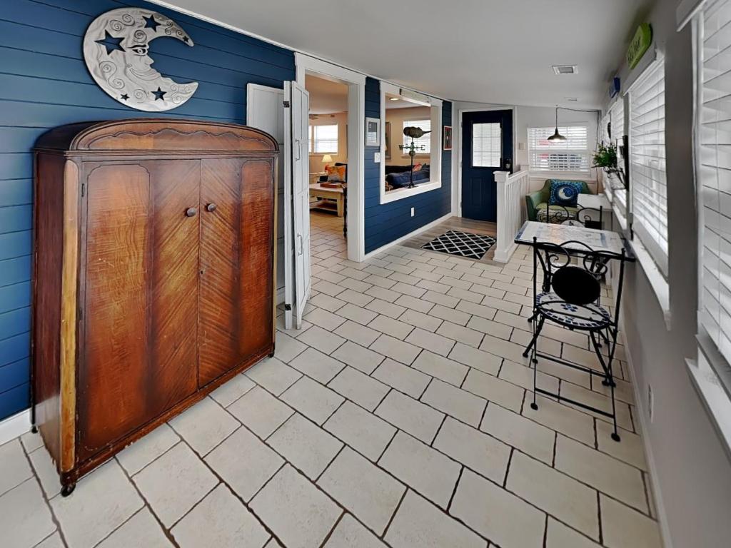 Silvery Moon, Carolina Beach