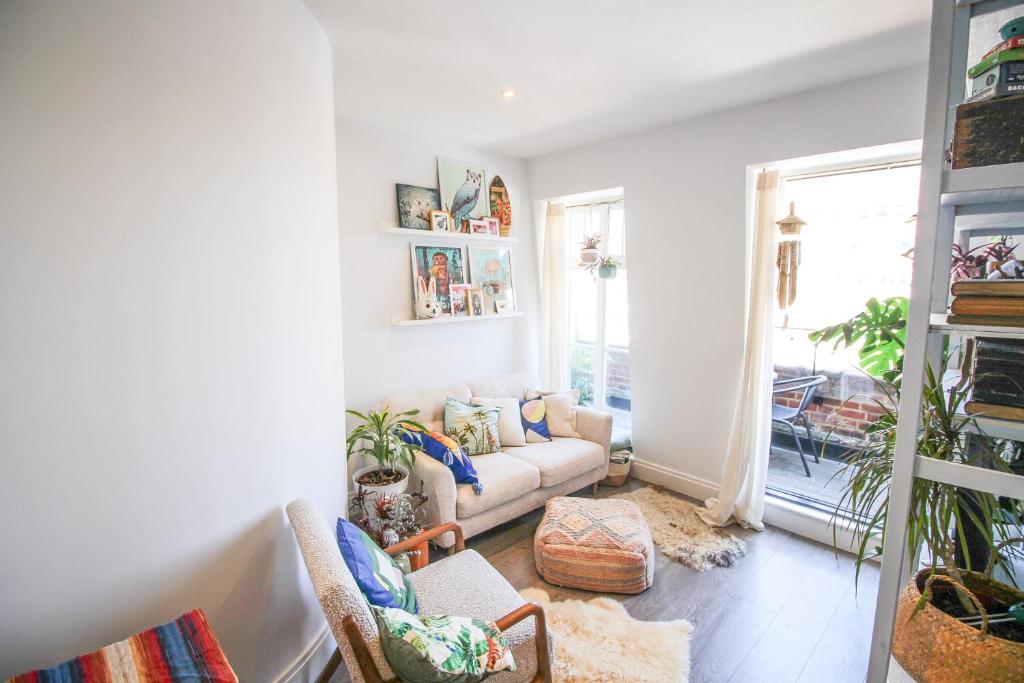 1 Bed with Balcony in Maidenhead by Elizabeth Line, Maidenhead