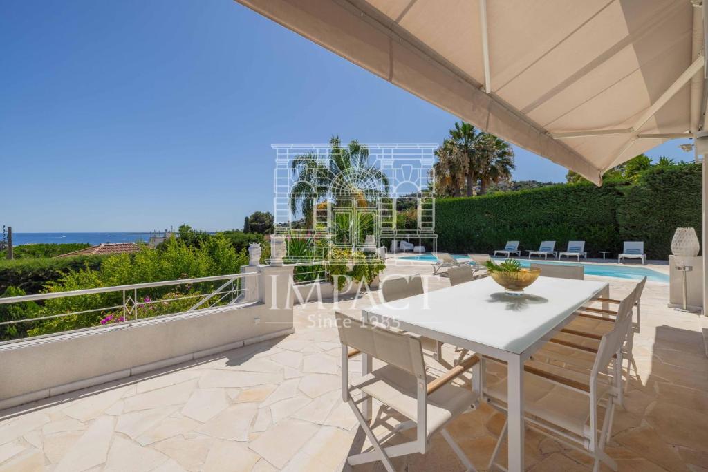 Ref 2182 - Seasonal rental in Golfe-Juan - Villa 190 m - 2