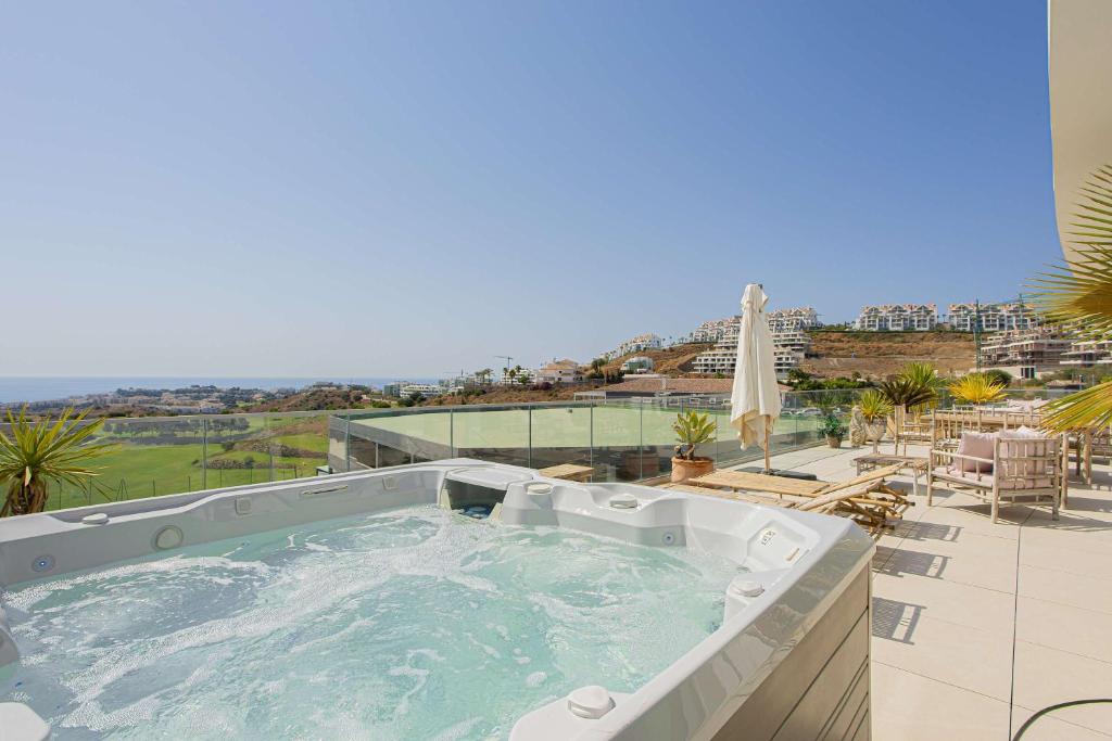 One Residences - 2 bedroom penthouse with jacuzzi and panoramic view - 1