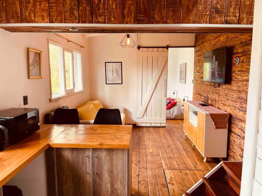 Unique Downtown Loft - 5