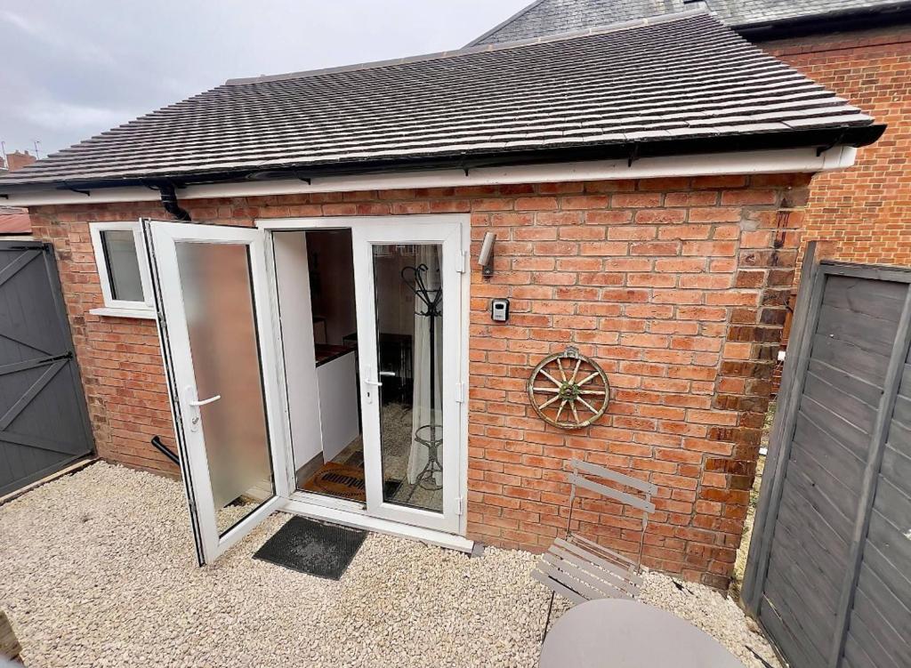 Cosy Cart Shed, Evesham