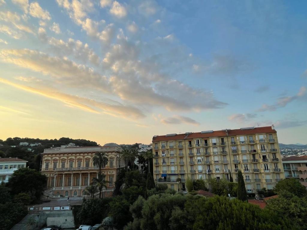 Mer à 5 minutes et vue splendide, Nice