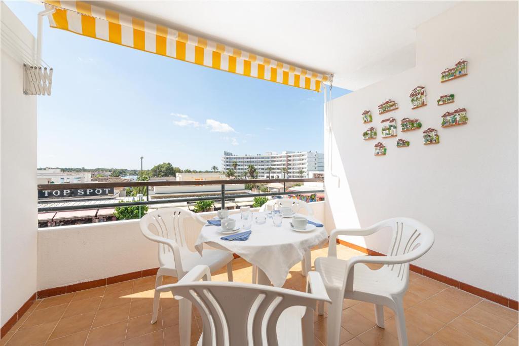 NEW Apartment Sol with Sea Views and Balcony by Bebreeze, Alcúdia