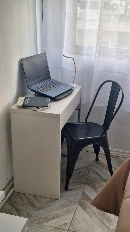 Centric Loc - Sleeps 5 - Balcony - High Speed WiFi - 4