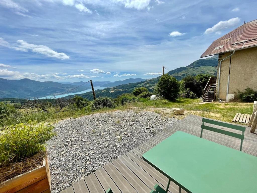 Studio with lake view !, Puy-Saint-Eusèbe